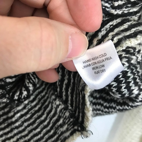 Skies Are Blue Urban Outfitters Snap up Cardigan - Picture 6 of 6